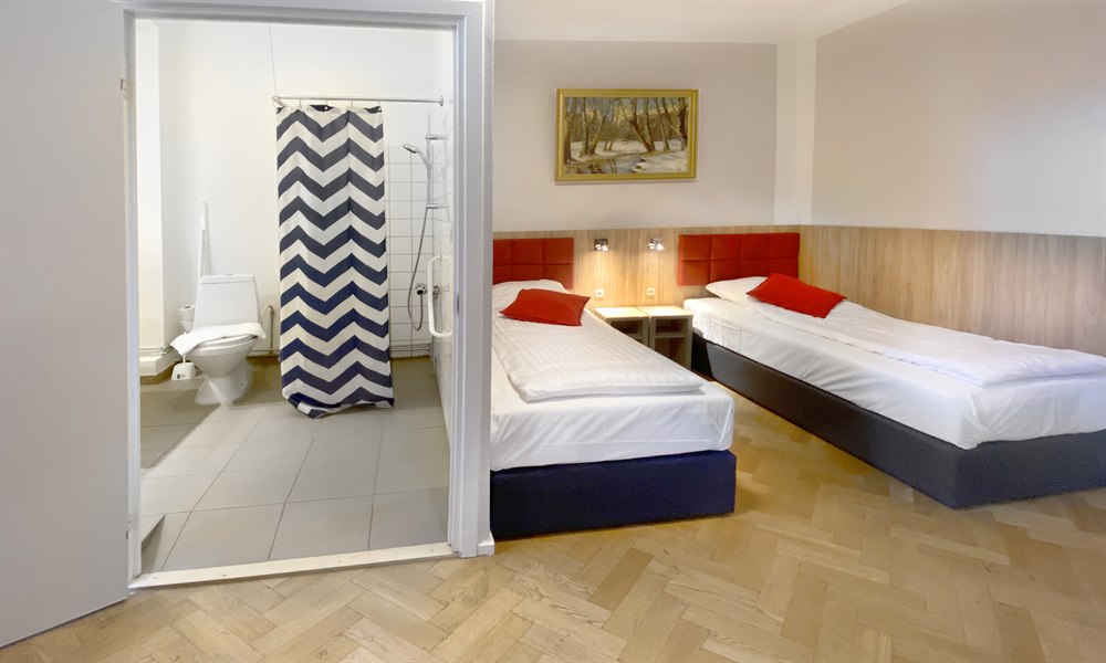 Standard Double room disabled friendly. Image.
