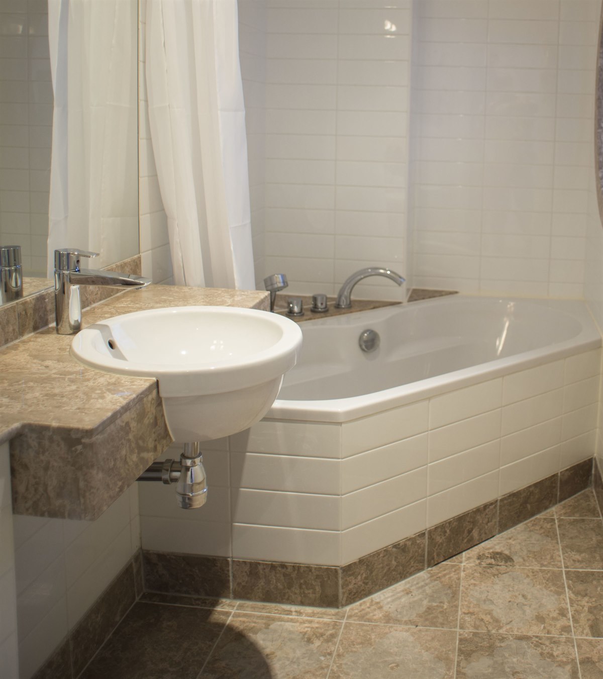 Deluxe Family Bathroom. Image.