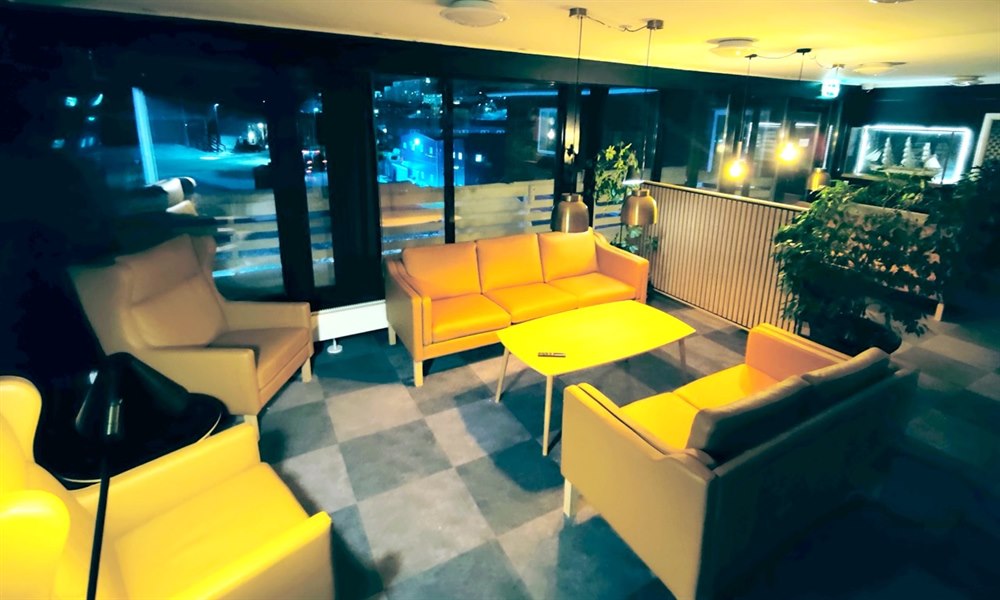 Nice lobby room. Image.