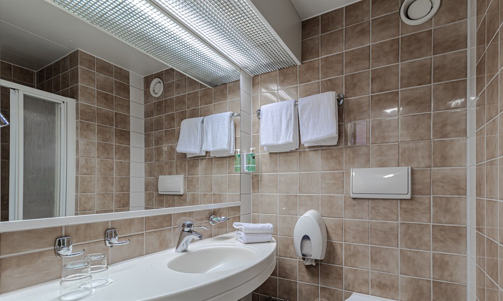 Standard Double room. Image.