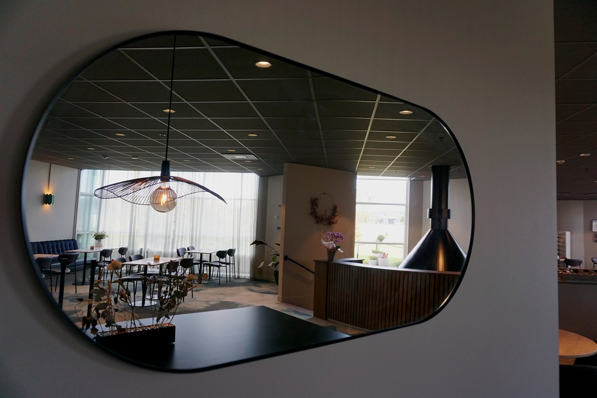 Morgenmadslokale First Hotel Jönpöing. Bilde.