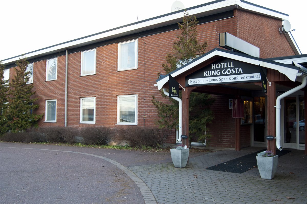 Ingång Hotel Kung Gosta. Foto.