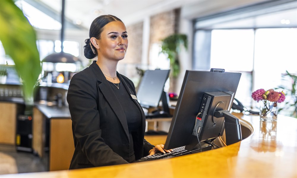 First Hotel Planetstaden reception. Foto.