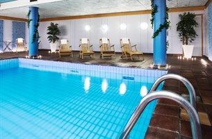 swimmingpool and relax area
