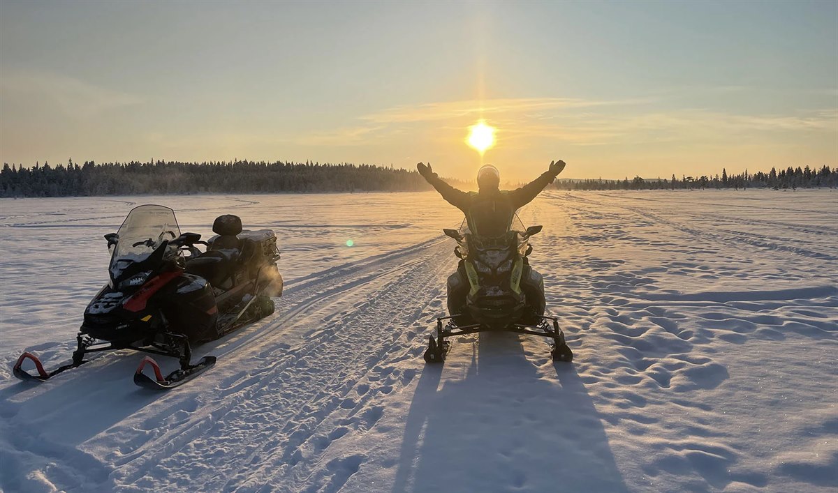 Nyt snøscootertur i Kiruna. Bilde.
