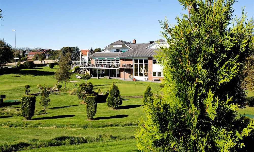 Outdoor area at the hotel. Image.