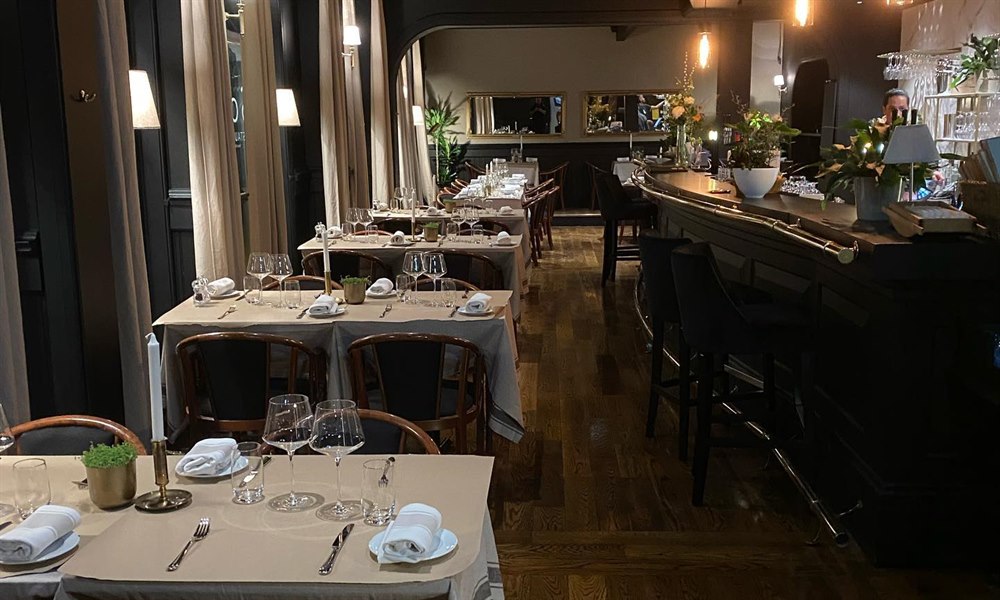 Soco beautiful table setting dinner at restaurant. Photo.