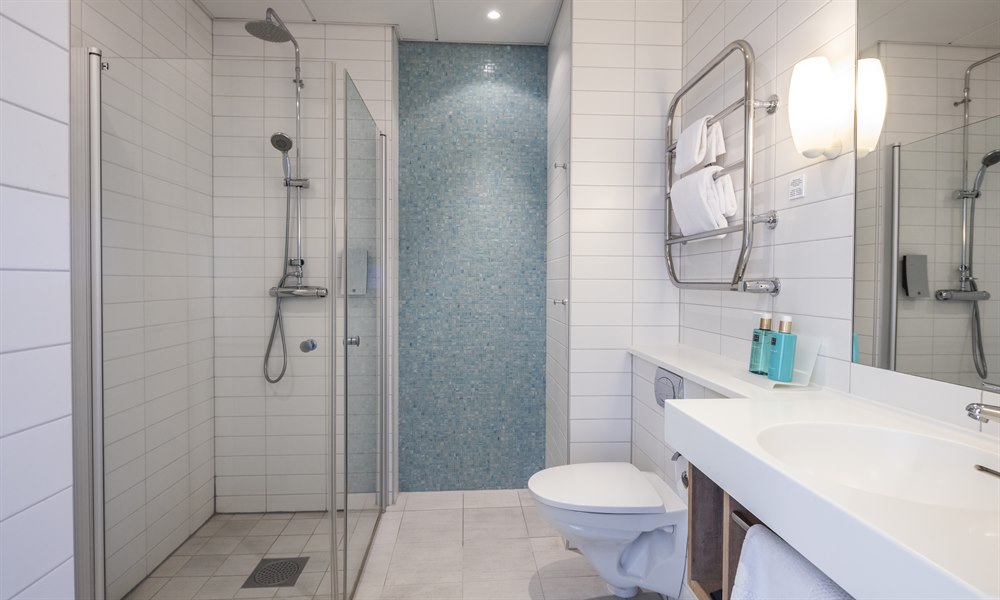 Superior dubbelrum med balkong. Foto.