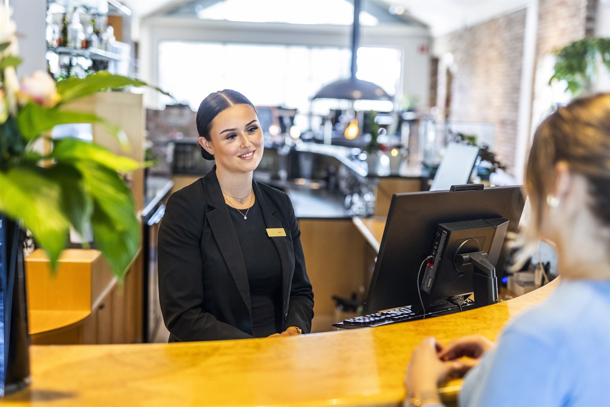 First Hotel Planetstaden reception. Photo.