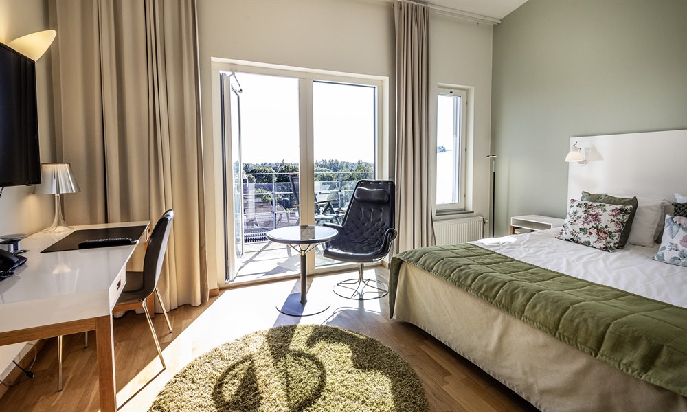 Superior dubbelrum med balkong. Foto.