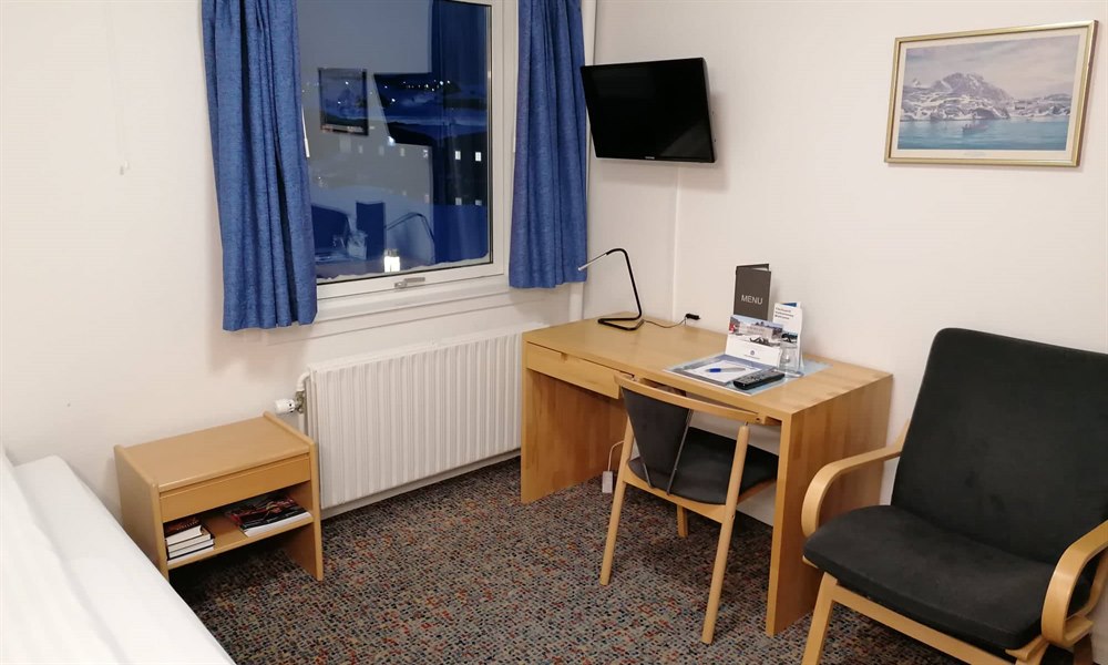 Single Room with shared Bathroom. Photo.