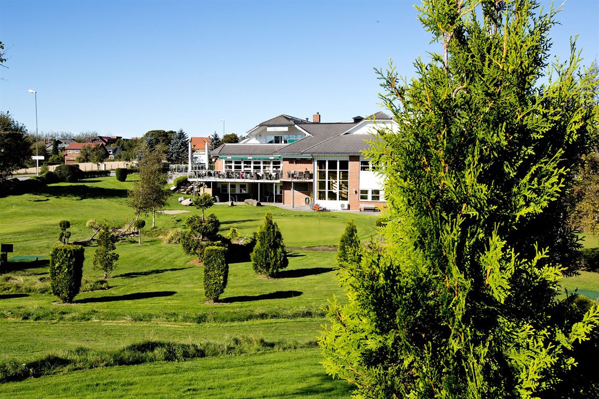 Outdoor area at the hotel. Image.